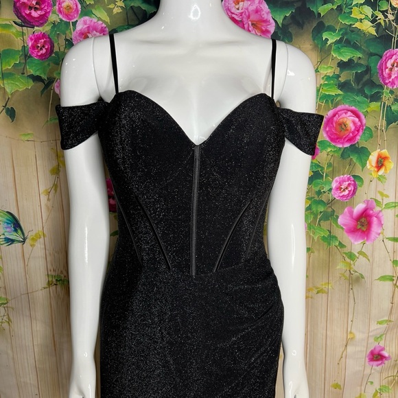 Cindy Collection Long Gown Dress. - Picture 3 of 7